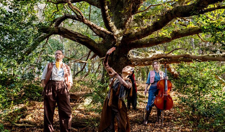 Frozen Light: The Ancient Oak of Baldor