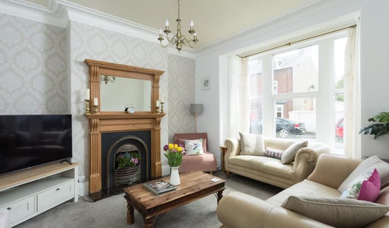 01 Living Room 1367485391