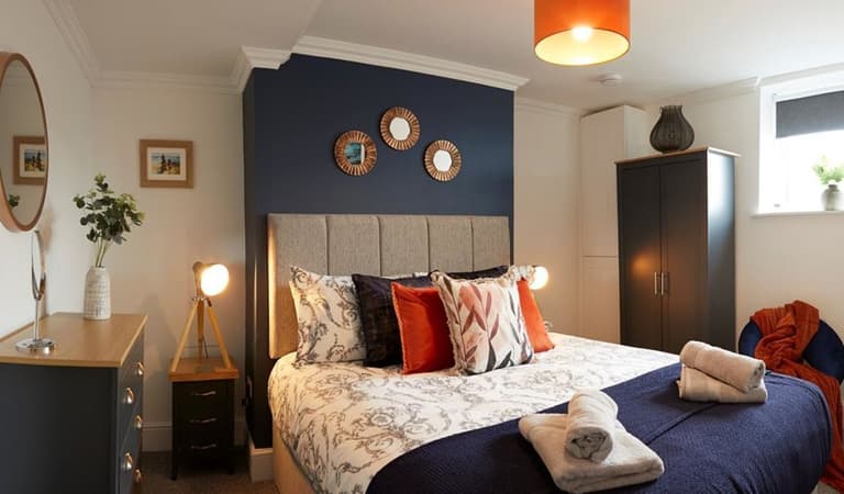 Blue Wall bedroom pic 59254103