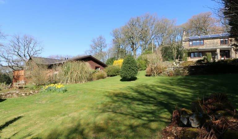 Gardens lodge and farmhouse Medium