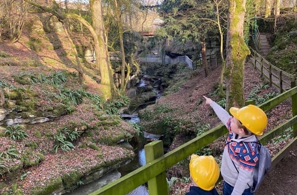 How Stean Gorge Boys with Activity Pack Medium