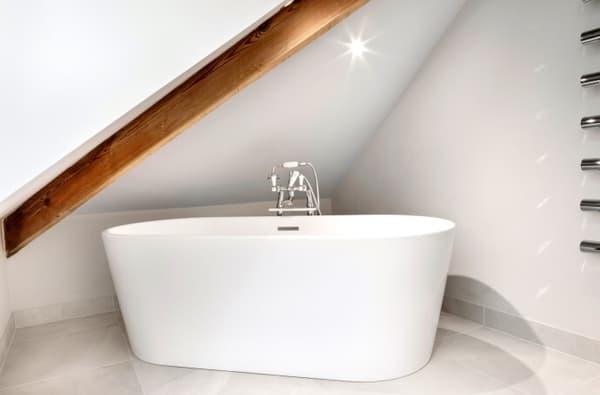 Top Floor Bathroom 2