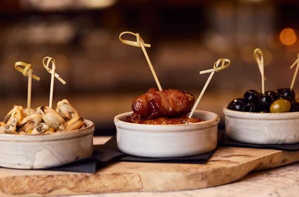 Victoria hotel robin hoods bay PRINT 092 620105339