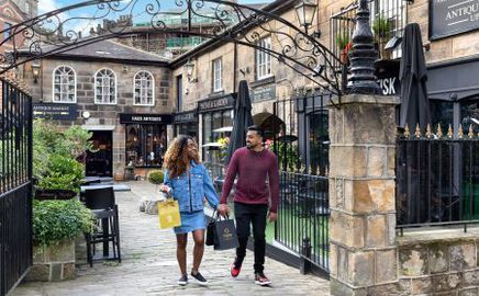 Charlotte Gale Destination Harrogate 12x8 2444 shopping