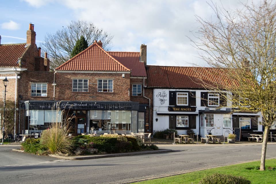 Easingwold Lou W